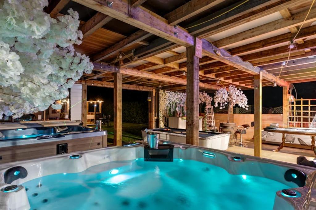 Hen & Stag Retreat Weekend Stay Sleeps 10 To 30 Тетфорд Екстер'єр фото